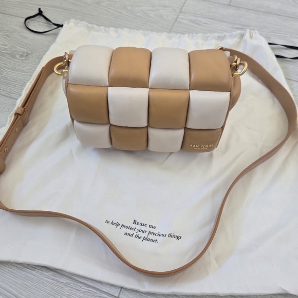 kate spade Handbags - Kate Spade Tan and Cream Boxxy